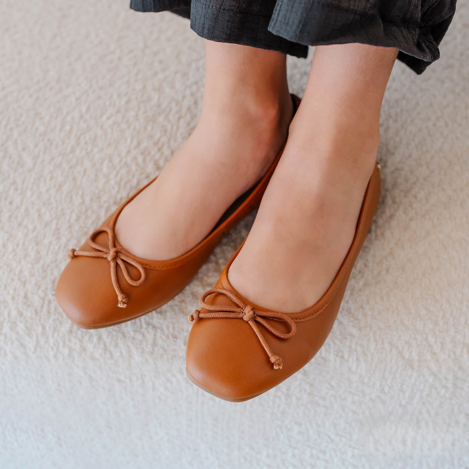 Womens tan ballet flats deals