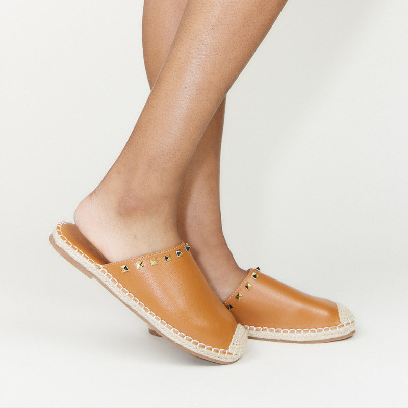 Paloma Stud Mule in Cognac