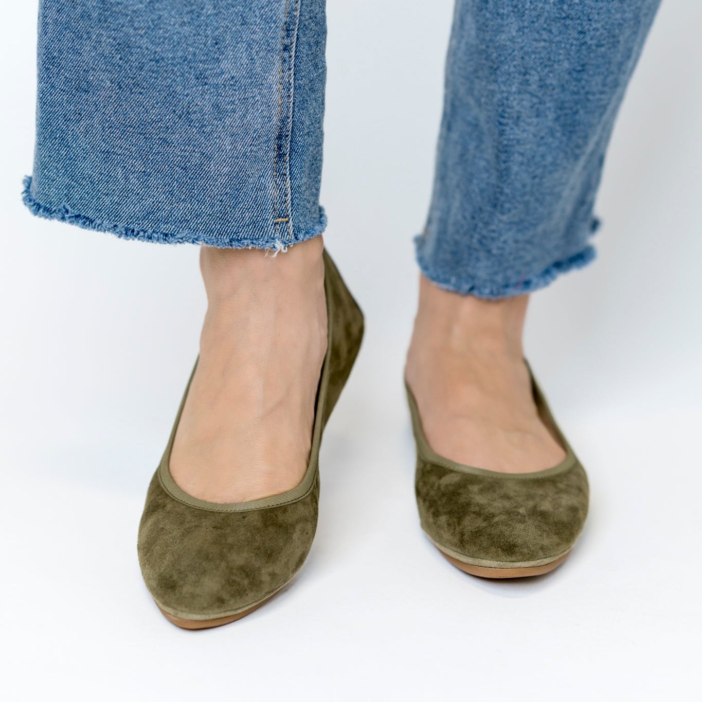 Vienna Foldable Ballet Flat in Mud Suede